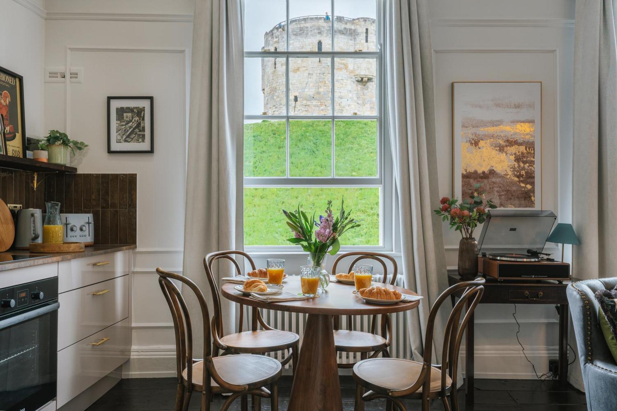 Tower View Daire York Dış mekan fotoğraf